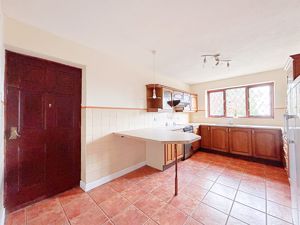 Breakfast Kitchen- click for photo gallery